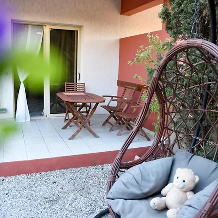 Beautiful Near The Sea And A Large Private Garden Apartament Pafos