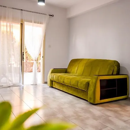 Beautiful Near The Sea And A Large Private Garden Apartment *