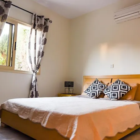 Beautiful Near The Sea And A Large Private Garden Apartment *