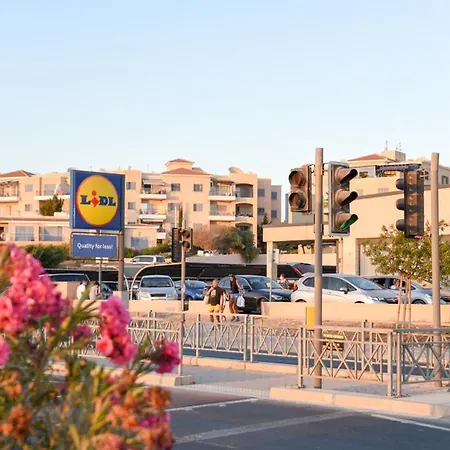 Beautiful Near The Sea And A Large Private Garden Apartament Pafos