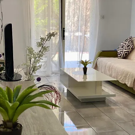 Beautiful Near The Sea And A Large Private Garden Apartment