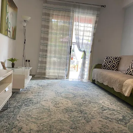 Beautiful Near The Sea And A Large Private Garden Paphos