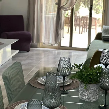 Beautiful Near The Sea And A Large Private Garden Apartment Paphos