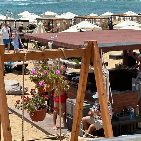 Beautiful Near The Sea And A Large Private Garden Apartment *