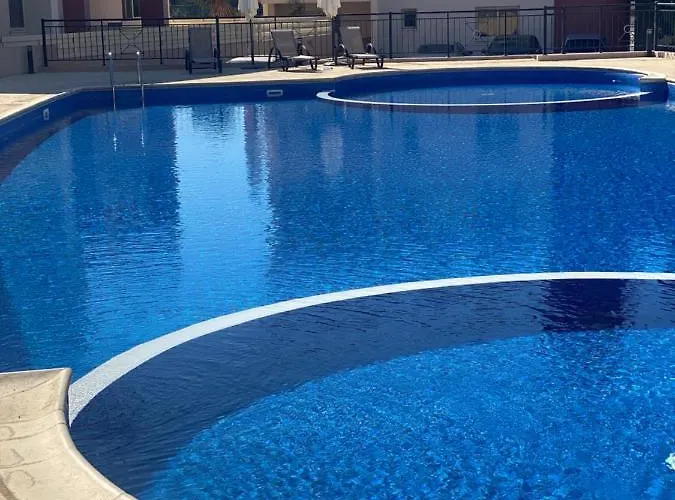 Lejlighed Beautiful Near The Sea And A Large Private Garden Paphos