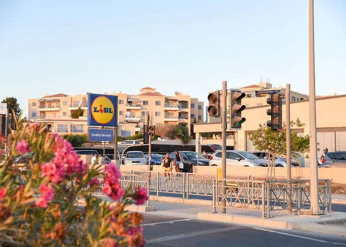 Beautiful Near The Sea And A Large Private Garden Apartmán Paphos