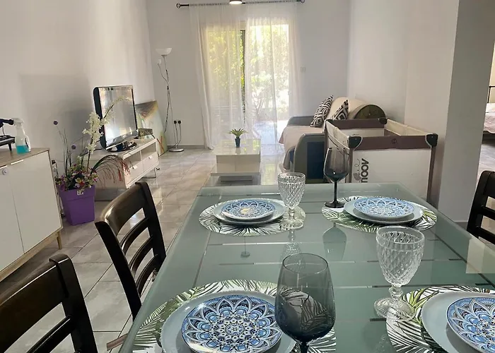 Beautiful Near The Sea And A Large Private Garden Paphos