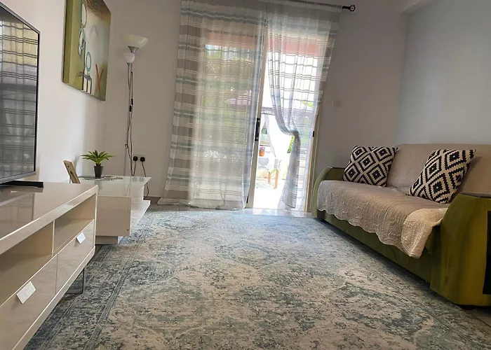 Beautiful Near The Sea And A Large Private Garden Paphos