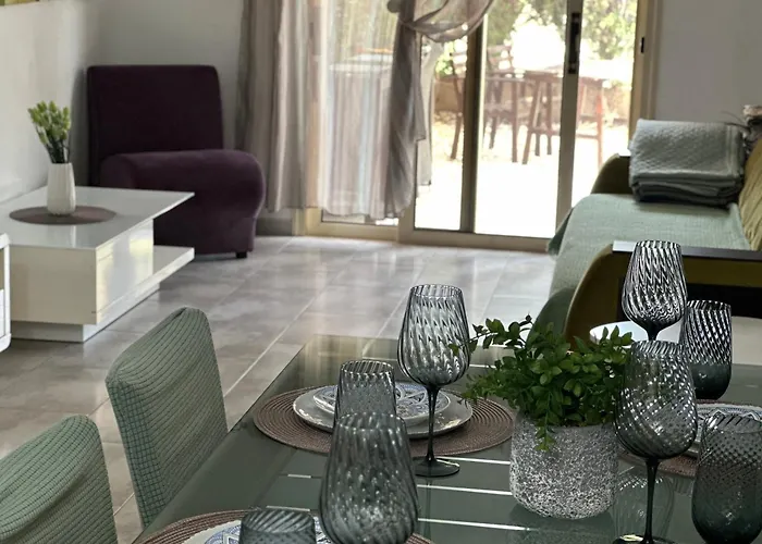 Beautiful Near The Sea And A Large Private Garden Apartmán Paphos