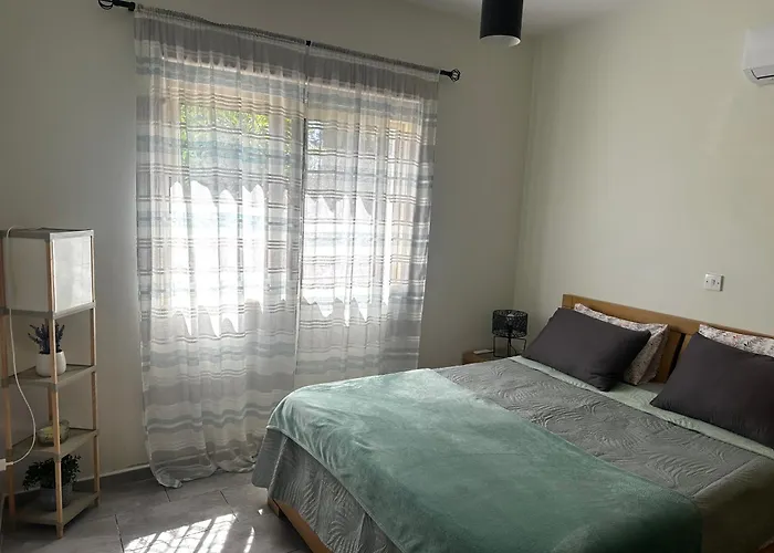 Beautiful Near The Sea And A Large Private Garden Apartmán Paphos