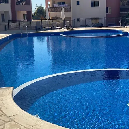 Lägenhet Beautiful Near The Sea And A Large Private Garden Paphos